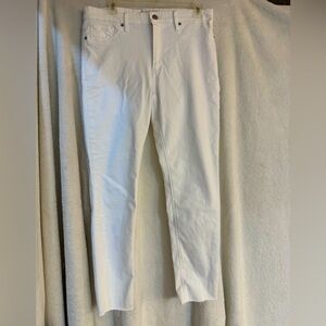 Lucky brand Ava skinny white jeans with unfinished hem.